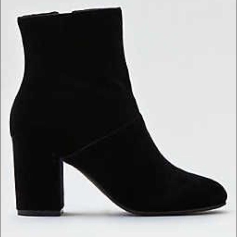 American Eagle Black Velvet Booties